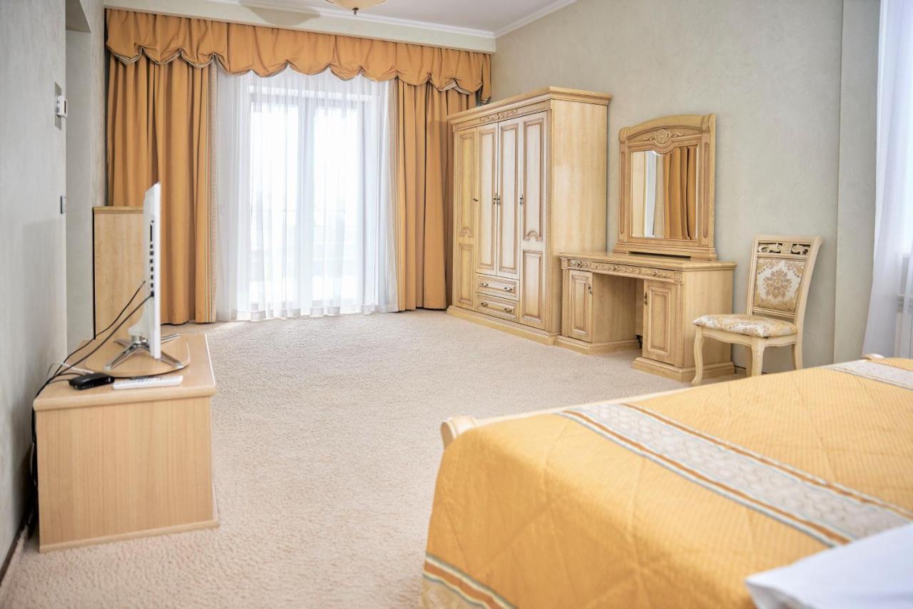 Platium Spa&Resort Kozyn Exterior foto